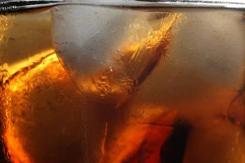 Refreshing cola with ice as background, macro view Foto stock