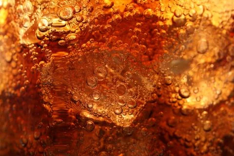 Refreshing cola with ice as background, macro view Foto stock