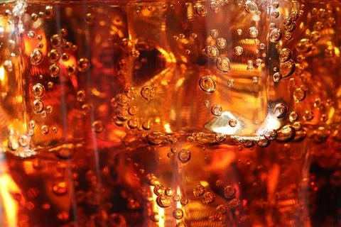 Refreshing cola with ice cubes as background, macro view Foto stock