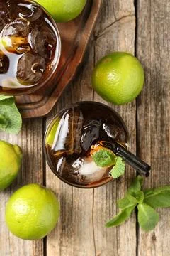 Refreshing Cuba libre cocktail with mint on wooden table, flat lay 스톡 사진