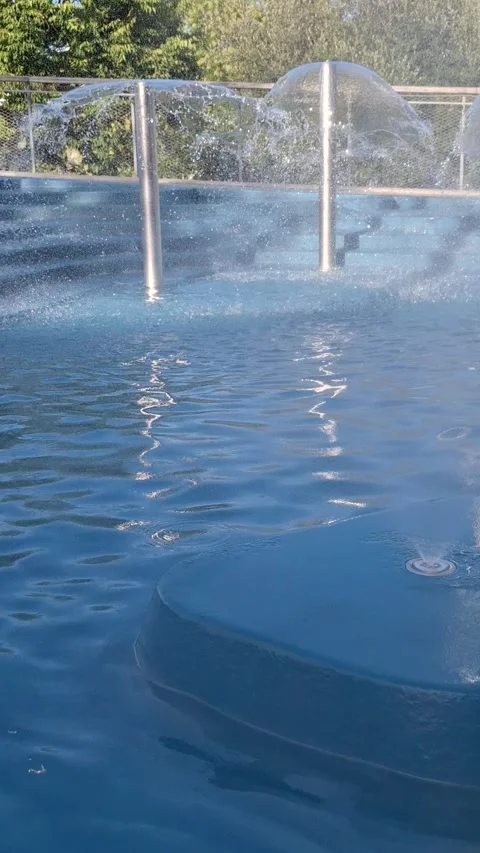 A refreshing dip in the natur pool. Stock Footage 340428152
