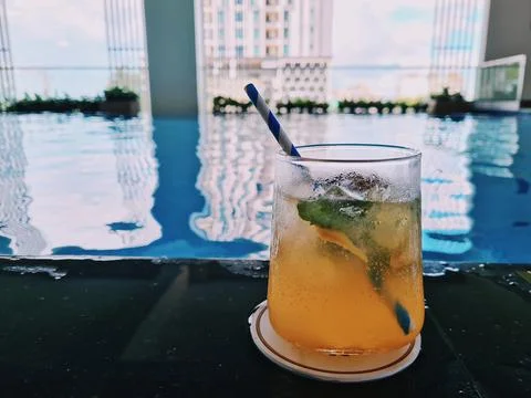 Refreshing Drink by the Poolside Stock-Fotos