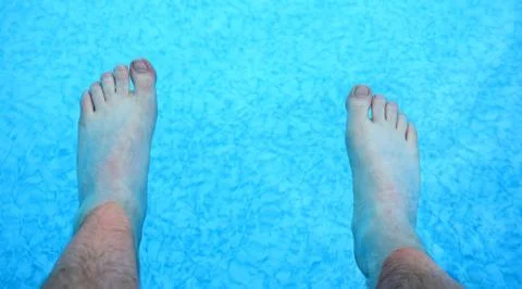 Refreshing feet in a pool Foto stock