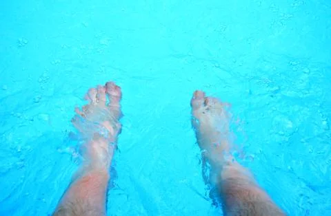Refreshing feet in a pool Foto stock