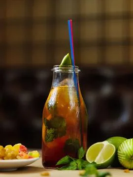 Refreshing fruit drink with lime mint in glass bottle Stock-Fotos