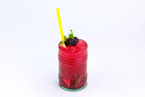 Refreshing Iced Berry Drink with Lime Garnish Fotos de archivo