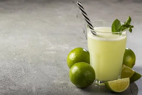 Refreshing lemonade with mint. Lemonade, summer drink. Foto stock