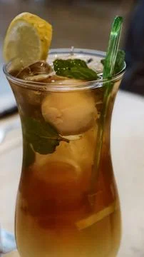 Refreshing Lychee Iced Tea With Lemon And Mint Cold Summer Drink Stock-Fotos