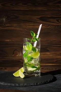 Refreshing mojito with mint lime and ice in a tall glass Stock-Fotos