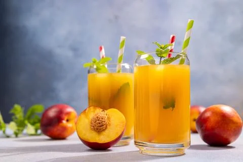 Refreshing peach nectarine drink with mint and ice Stock-Fotos