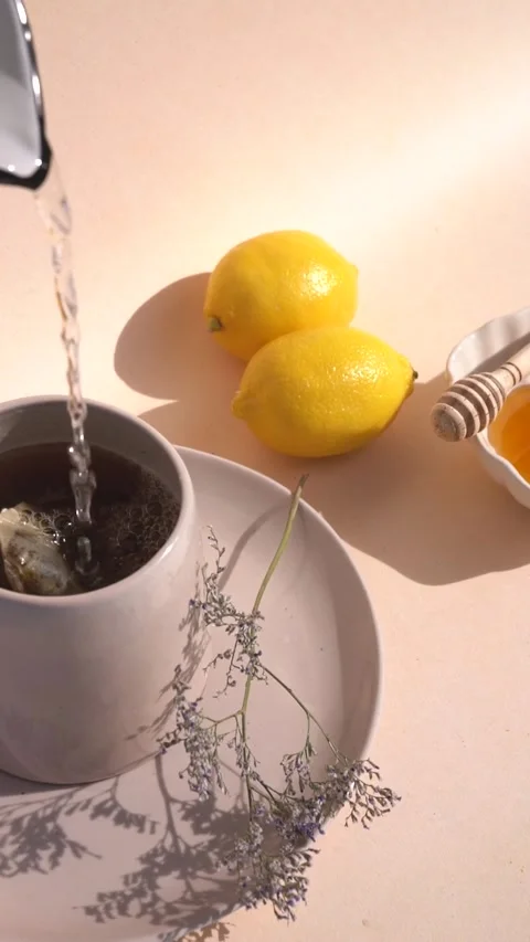 Refreshing Ritual: Lemon Tea Vídeos de archivo 339271548