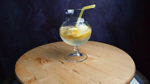 Refreshing soda tonic with lemon and ice in a glass. Cold lemonade mojito drink. Stock-Footage 107738563