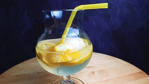 Refreshing soda tonic with lemon and ice in a glass. Cold lemonade mojito drink. Stock-Footage 107738813