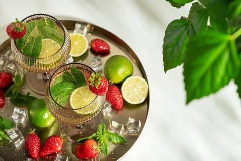Refreshing strawberry mojito cocktails with lime and mint Stock-Fotos