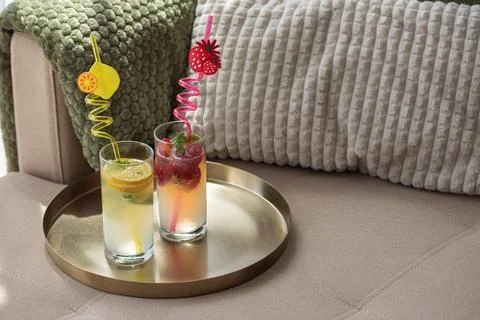 Refreshing summer drinks with lemon and strawberry on tray Stock-Fotos
