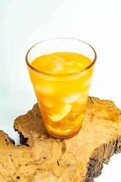 Refreshing tropical fruit pickle featuring sliced young mango, bilimbi, and l Foto stock
