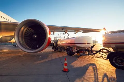 Refueling of the airplane Stock-Fotos