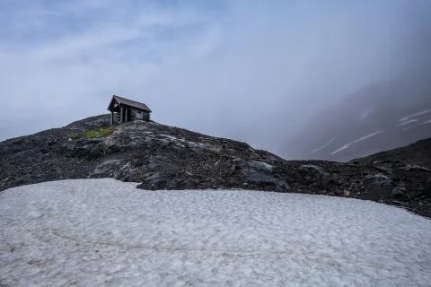 Refufe at the top of Exit glacier under the clouds Stock-Fotos