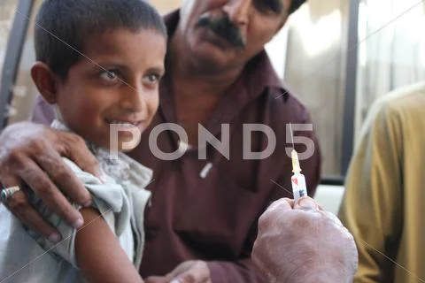 Refugee Boy getting Cholera Vaccination in Pakistan Stock Photos