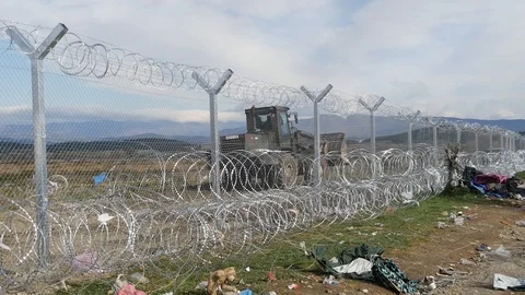 Refugees and migrants wait on the Greece-Macedonia border near Idomeni Stock-Footage 99181720