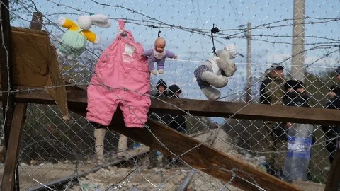 Refugees and migrants wait on the Greece-Macedonia border near Idomeni Stock-Footage 99181785