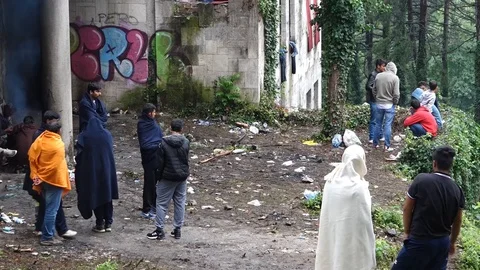 Refugees outside a squat Video stock 91105473