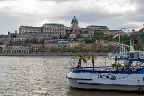 A regal sight the danube river, buda castle, and the majestic palace Stock Photos