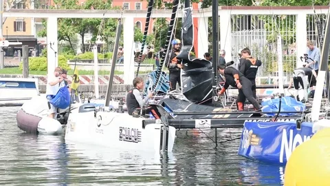 Regatta of catamarans 動画素材 90563996