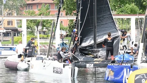 Regatta of catamarans 動画素材 90564010