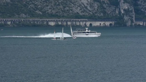 Regatta of catamarans 動画素材 90585823