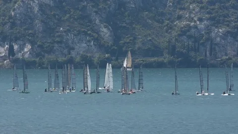 Regatta of catamarans 動画素材 90586030