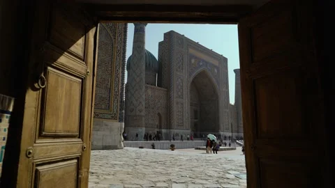 Regian square in samarkand, view through the door Stock Footage 138874027
