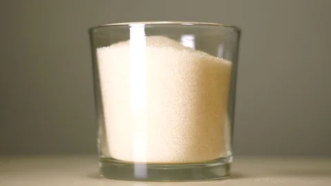 Regular white sugar in transparent glass with white reflection Vidéo 75241537