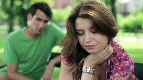 Relationship difficulties, couple sitting in park, steadicam shot HD Vidéo 11820026