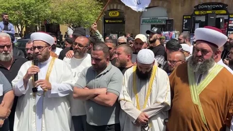 Relatives of extremist prisoners call for clemency in front of the Lebanese Parl Vidéo 309215152
