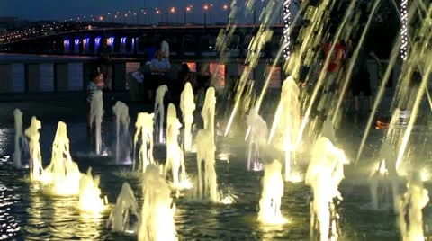 Relax by the fountain Видео 11357845