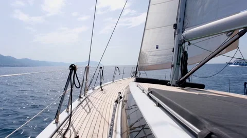 Relax in silence on a sailing boat 動画素材 200428116