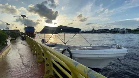 Relax for a while looking at the view of the Arut river 库存影片 219841427