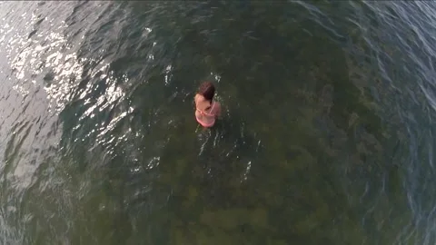 Relaxation on the pond. Video stock 264752661