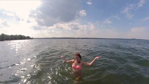 Relaxation on the pond. Stockbeeldmateriaal 264803580