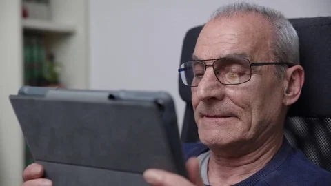 Relaxed old man with glasses using the tablet,portrait Stock-Footage 75005212