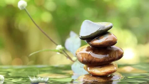 Relaxing Balanced rocks pyramid on water with Golden light natural peace con Stock-Footage 260200835