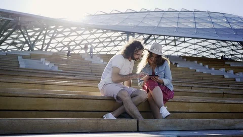 Relaxing couple using tablet in modern park Stock-Footage 98341733