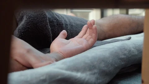 Relaxing massage in slow motion Video stock 127213619