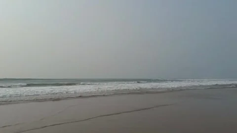 Relaxing Seascape with Rolling Waves 스톡 동영상 331114193