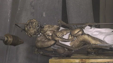 Release of a bronze statue Video stock 63548418