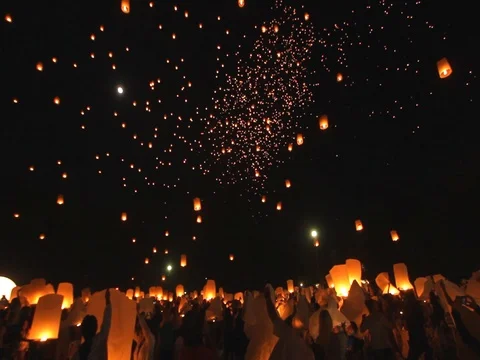 Release floating lanterns to the sky , Lantern festival 스톡 동영상 83145206