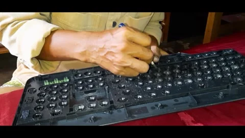 Release the keyboard PC Oct 31, 2024. 库存影片 290984676