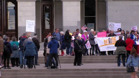 Release the mueller report, pan shot of participants Video stock 155134897