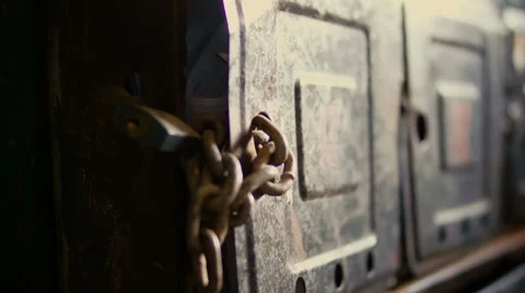 Reliable protection, padlock with a big chain (1) Видео 49070747
